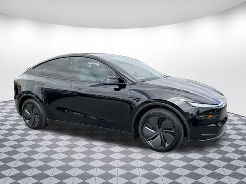Used 2026 Tesla Model Y Long Range AWD/4WD image 1