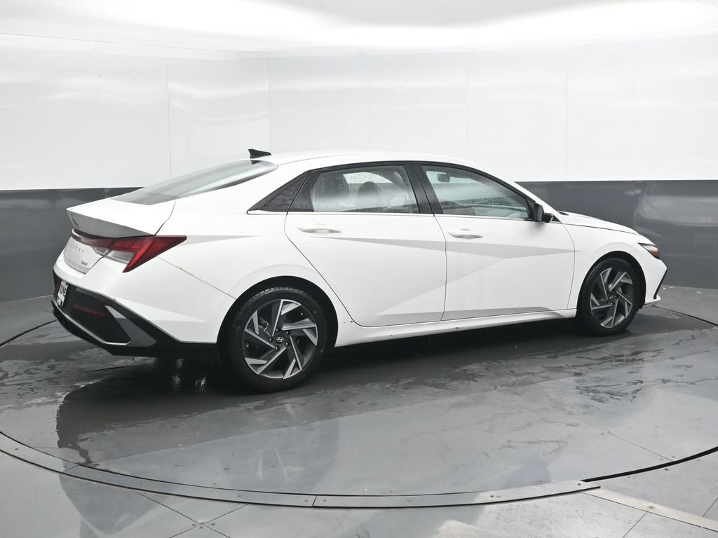 Used 2024 Hyundai Elantra Limited FWD image 3
