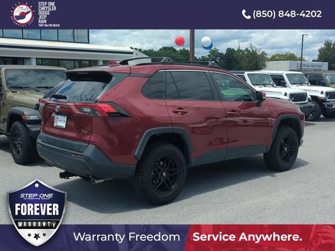 Used 2019 Toyota RAV4 XLE FWD image 6