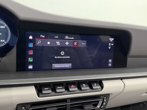 Certified 2022 Porsche 911 Targa 4S image 39