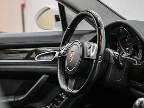 Used 2014 Porsche Panamera S image 12