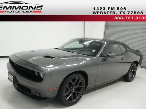Used 2019 Dodge Challenger SXT w/ Blacktop Package RWD image 1