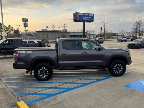 Used 2021 Toyota Tacoma TRD Off-Road image 4