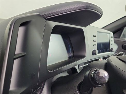 Used 2025 Hyundai Elantra Sport image 21