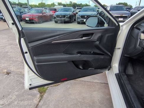 Used 2025 Toyota Camry LE FWD image 11