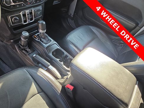 Used 2018 Jeep Wrangler Unlimited Sahara image 25