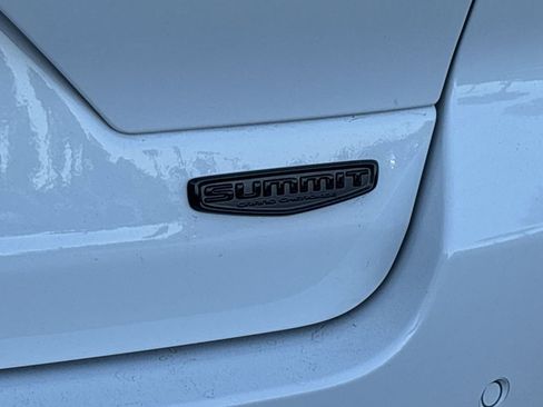 Used 2025 Jeep Grand Cherokee Summit image 10