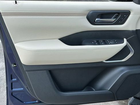 New 2025 Nissan Armada Platinum image 17