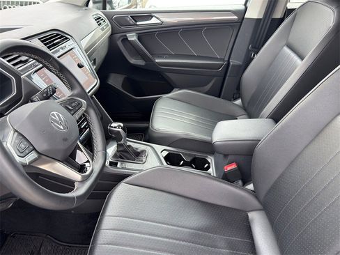 Used 2022 Volkswagen Tiguan SE image 10