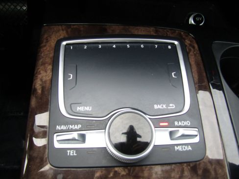 Used 2017 Audi Q7 3.0T Premium Plus w/ Premium Plus Package image 29