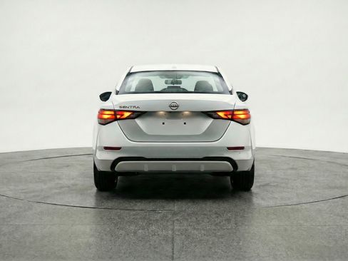 Used 2025 Nissan Sentra SV image 7