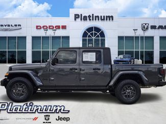 Used 2024 Jeep Gladiator Sport AWD/4WD video 3
