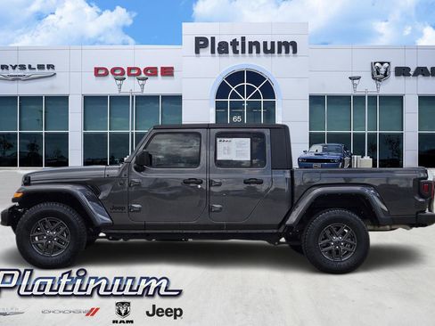 Used 2024 Jeep Gladiator Sport AWD/4WD image 3
