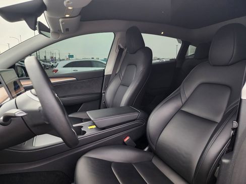 Used 2024 Tesla Model Y Long Range image 10