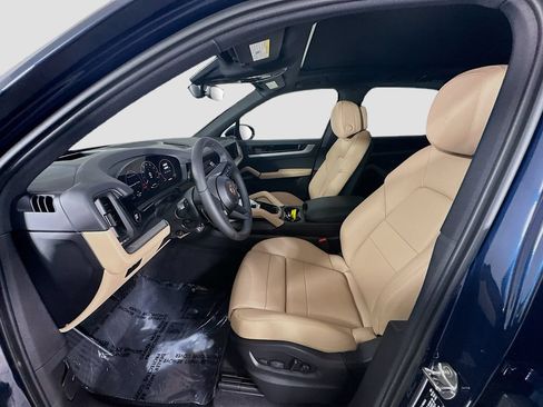 Certified 2026 Porsche Cayenne AWD/4WD image 5