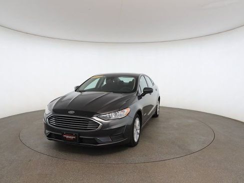 Used 2019 Ford Fusion SE image 32