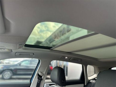 Used 2025 Volkswagen Taos SE image 22