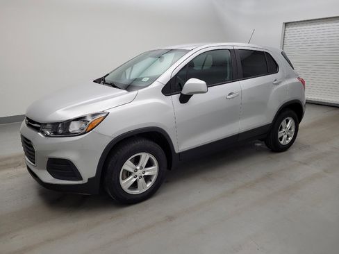 Used 2021 Chevrolet Trax LS w/ Tint and Cruise Package AWD/4WD image 2