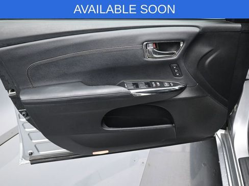 Used 2017 Toyota Avalon Touring w/ Carpet Mat Package FWD image 11