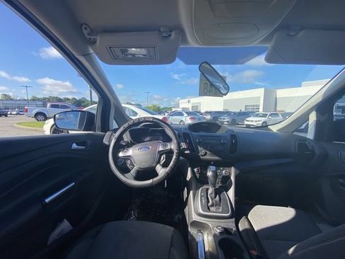 Used 2017 Ford C-MAX SE w/ Interior Protection Package FWD image 4