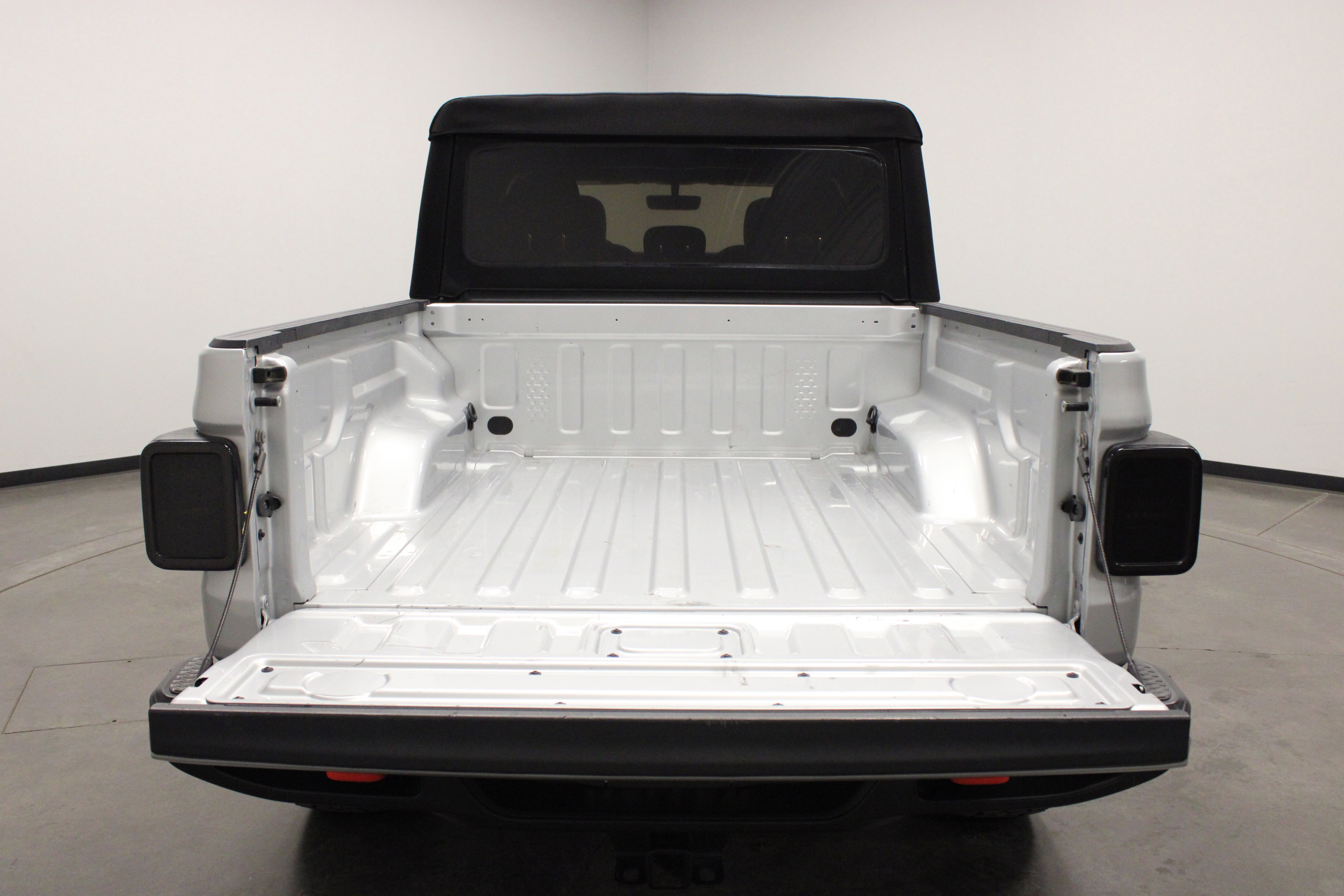 Used 2023 Jeep Gladiator Mojave w/ Trailer Tow Package AWD/4WD image 15