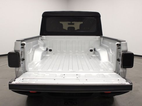 Used 2023 Jeep Gladiator Mojave w/ Trailer Tow Package AWD/4WD image 15