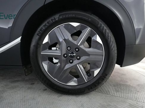 Used 2025 Kia EV6 Light RWD image 9