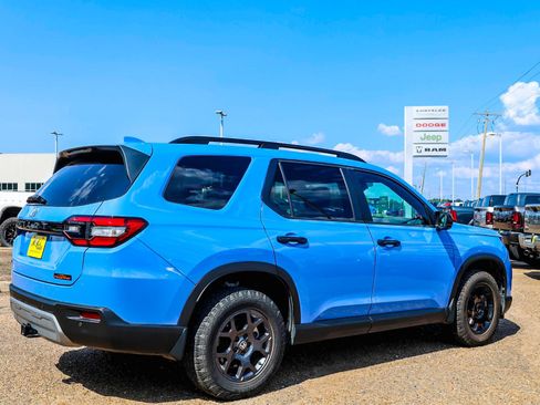 Used 2025 Honda Pilot TrailSport image 10