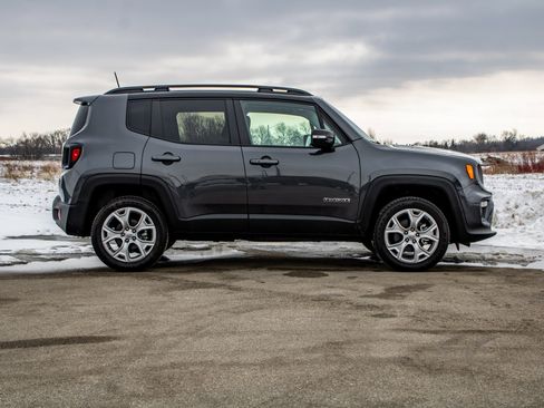 Used 2023 Jeep Renegade Limited image 2