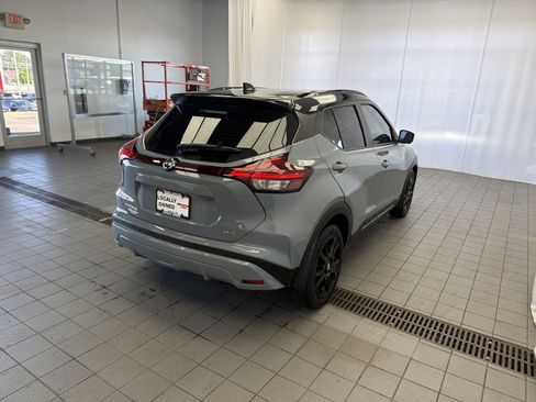 Used 2021 Nissan Kicks SR w/ SR Premium Package FWD image 5