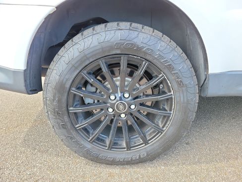 Used 2013 Land Rover Range Rover Sport HSE AWD/4WD image 25