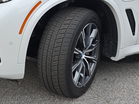 Used 2023 BMW X5 xDrive45e w/ M Sport Package AWD/4WD image 36