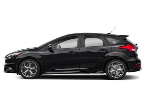 Used 2018 Ford Focus ST w/ Equipment Group 402A FWD image 3
