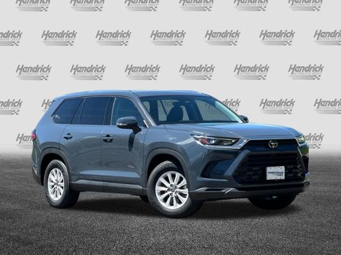 Used 2024 Toyota Grand Highlander FWD image 2