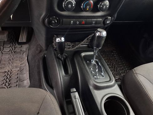 Used 2017 Jeep Wrangler Unlimited Sport AWD/4WD image 7