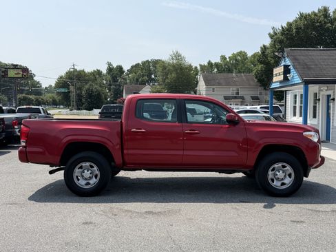 Used 2017 Toyota Tacoma SR w/ SR Convenience Package RWD image 4
