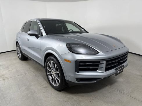 Certified 2025 Porsche Cayenne AWD/4WD image 9