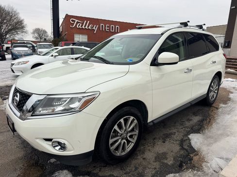 Used 2015 Nissan Pathfinder SV AWD/4WD image 8