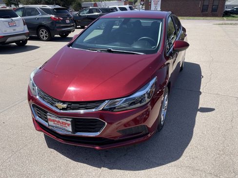 Used 2016 Chevrolet Cruze LT FWD image 3