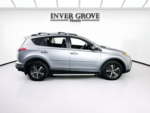 Used 2018 Toyota RAV4 XLE AWD/4WD image 4