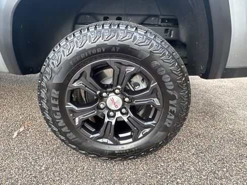 Used 2024 GMC Canyon Elevation w/ Convenience Package image 16