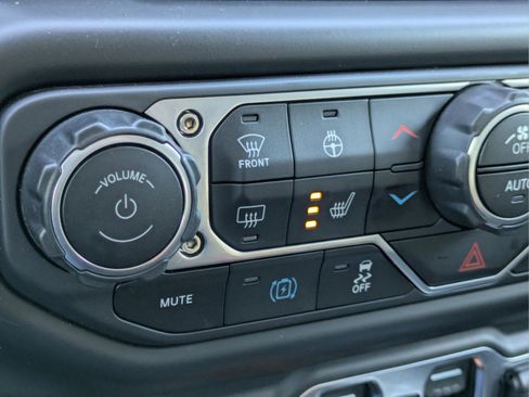 Used 2023 Jeep Wrangler Sahara w/ Cold Weather Group image 22