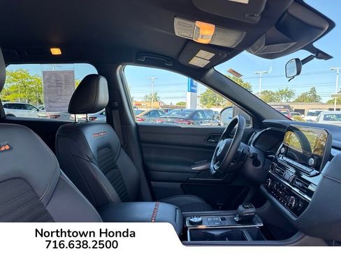 Used 2025 Nissan Pathfinder Rock Creek AWD/4WD image 17