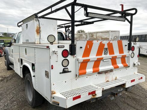 Used 2011 Ford F450 XL w/ High Capacity Trailer Tow Pkg image 2