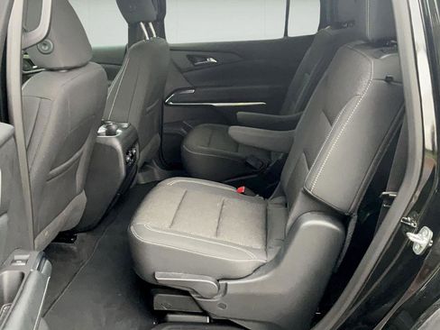 Used 2025 Chevrolet Traverse LT image 14