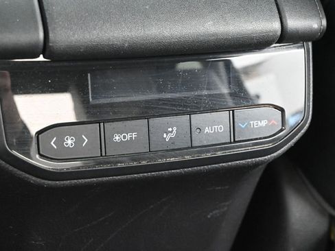 Used 2021 Toyota Highlander XSE FWD image 19