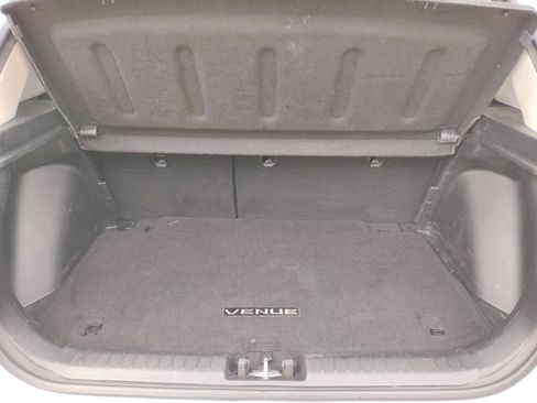 Used 2024 Hyundai Venue SEL image 17