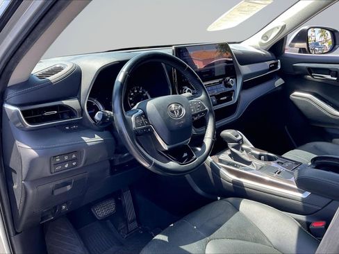 Used 2020 Toyota Highlander Limited FWD image 14