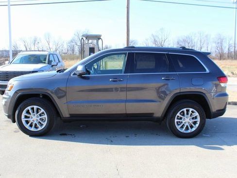 Used 2021 Jeep Grand Cherokee Laredo X image 2