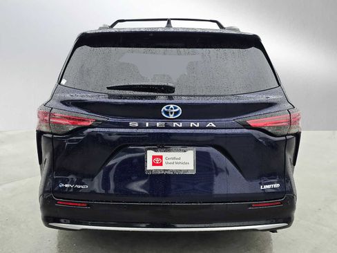 Certified 2025 Toyota Sienna Limited image 4